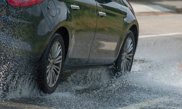 رانندگی ایمن در هوای بارانی